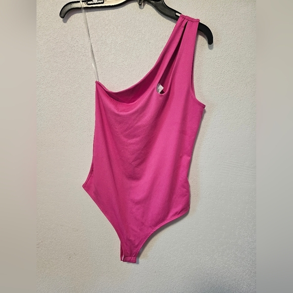 Live In The Moment Hot Pink Button Bodysuit One Shoulder Top Women's Size Medium - Picture 9 of 9
